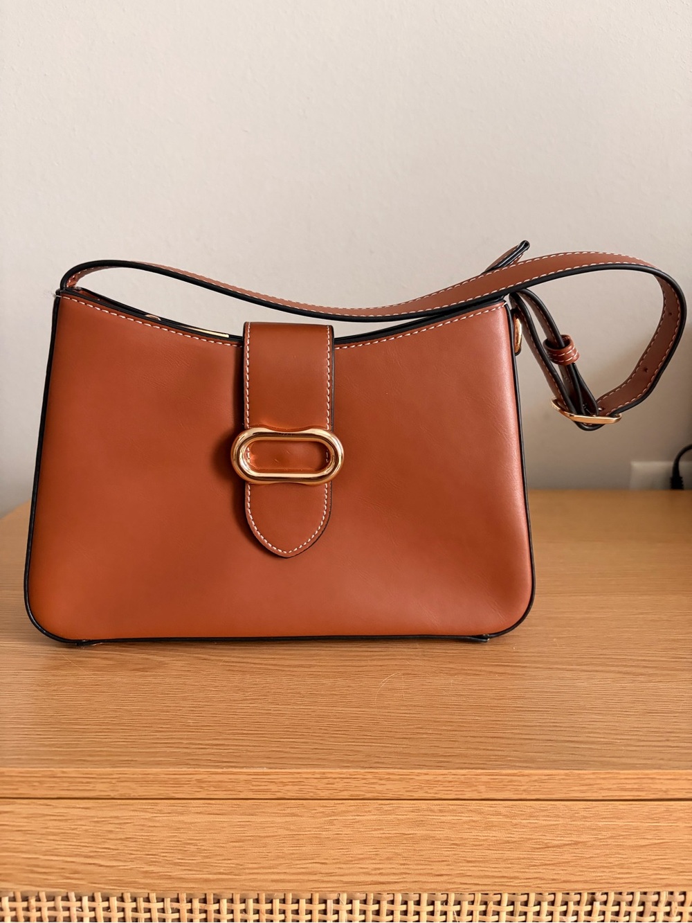 Women's Classic Shoulder Bag in Cognac